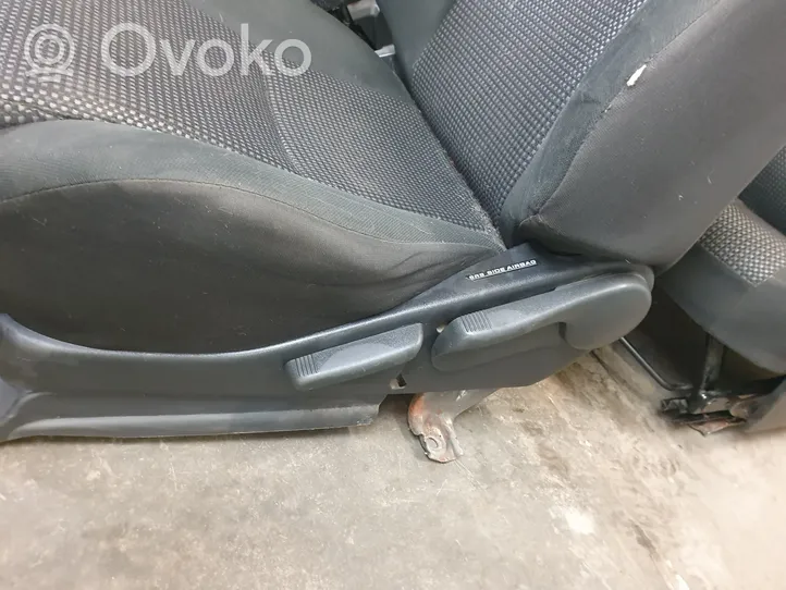 Toyota Corolla Verso AR10 Kit siège 