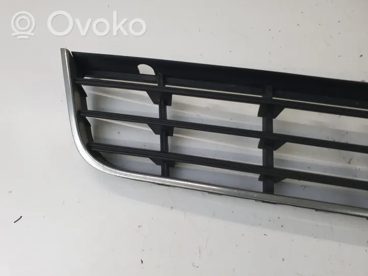 Volkswagen PASSAT B6 Grille inférieure de pare-chocs avant 3C0853677