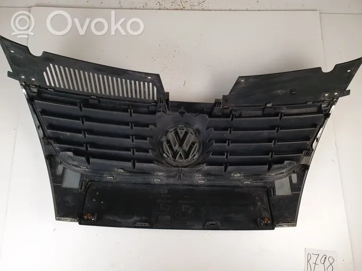 Volkswagen PASSAT B6 Etupuskurin ylempi jäähdytinsäleikkö 