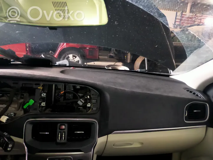 Volvo V40 Turvatyynysarja paneelilla 
