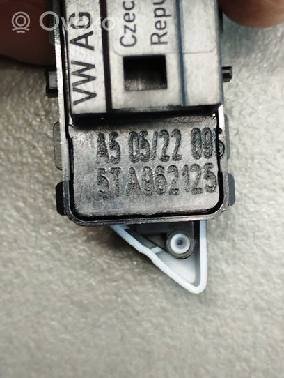 Volkswagen Touran III Central locking switch button 5TA962125