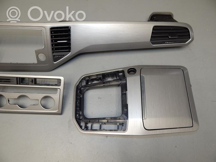 Volkswagen Golf Sportsvan Panel trim 