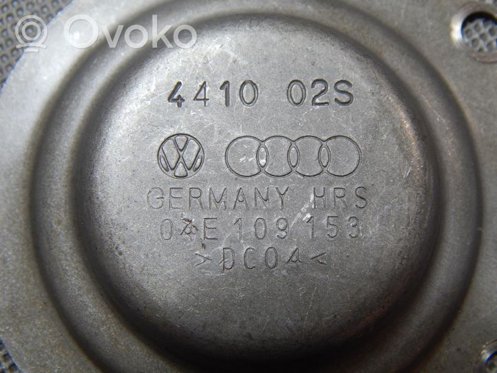 Audi Q3 8U Kita variklio detalė 04E109153