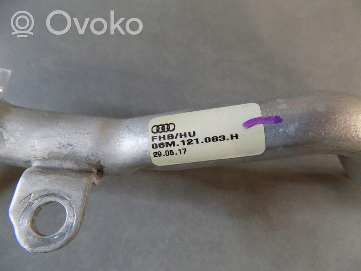 Audi A8 S8 D5 Tubo flessibile del liquido di raffreddamento del motore 06M121083H