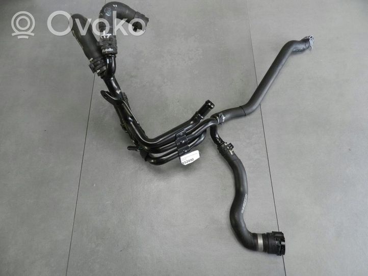 Volkswagen Jetta VI Moottorin vesijäähdytyksen putki/letku 04L121051A