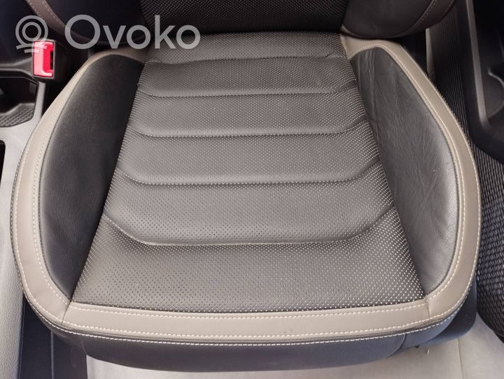 Volkswagen Amarok II Sėdynių komplektas 