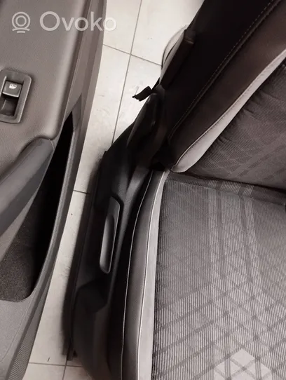 Volkswagen Tiguan Istuimien ja ovien verhoilusarja 