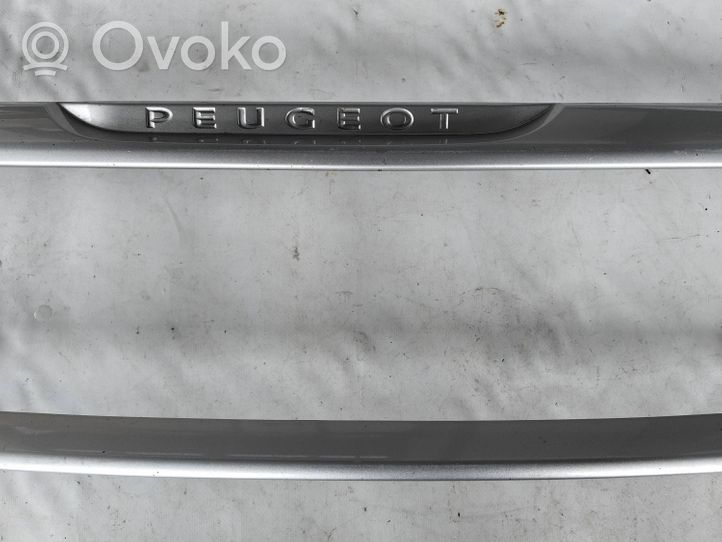 Peugeot Partner III Maskownica / Grill / Atrapa górna chłodnicy 9810964777