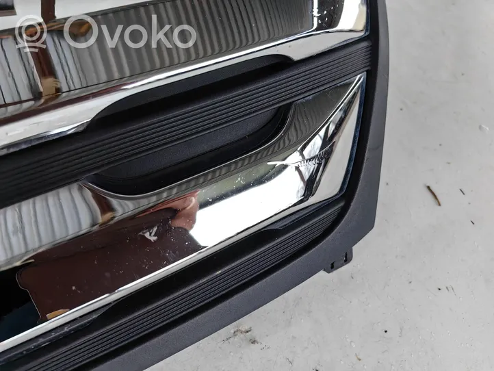 Suzuki Vitara (LY) Grille calandre supérieure de pare-chocs avant 72121-54P0