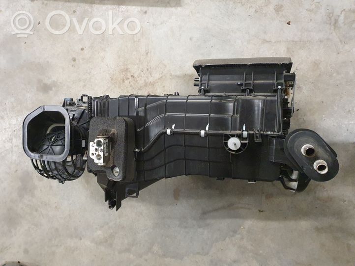 Volkswagen Amarok Sisälämmityksen ilmastoinnin korin kokoonpano 2H1819095A