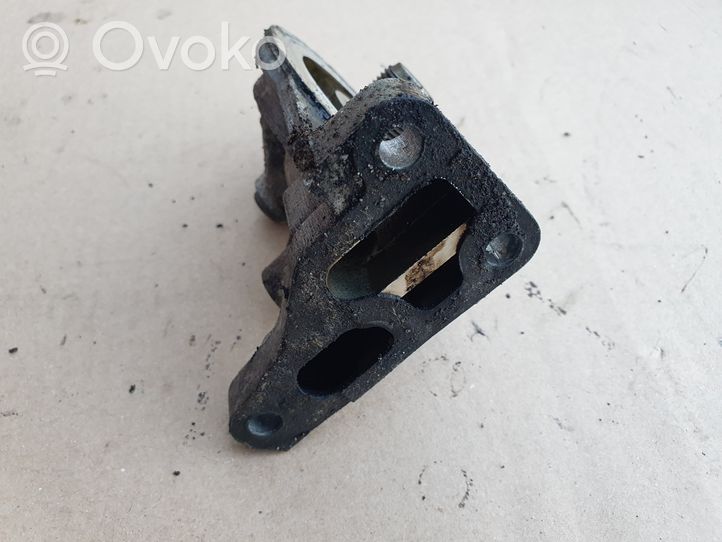 Volkswagen Golf II Supporto di montaggio del filtro dell’olio 068115417R