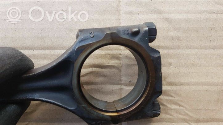 Volkswagen Corrado Piston avec bielle 027198401