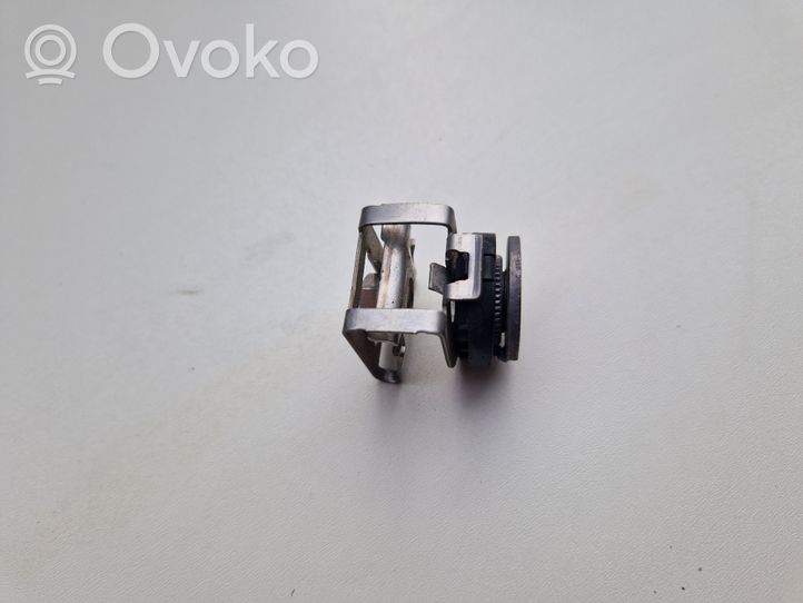 Audi Q3 F3 Ajovalon kannake 4G8806305