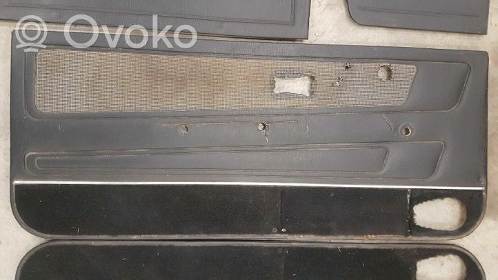Volkswagen Golf I Kit garniture de panneaux intérieur de porte 171