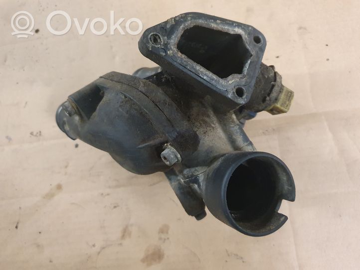 Volkswagen Golf III Termostat / Obudowa termostatu 021121133D