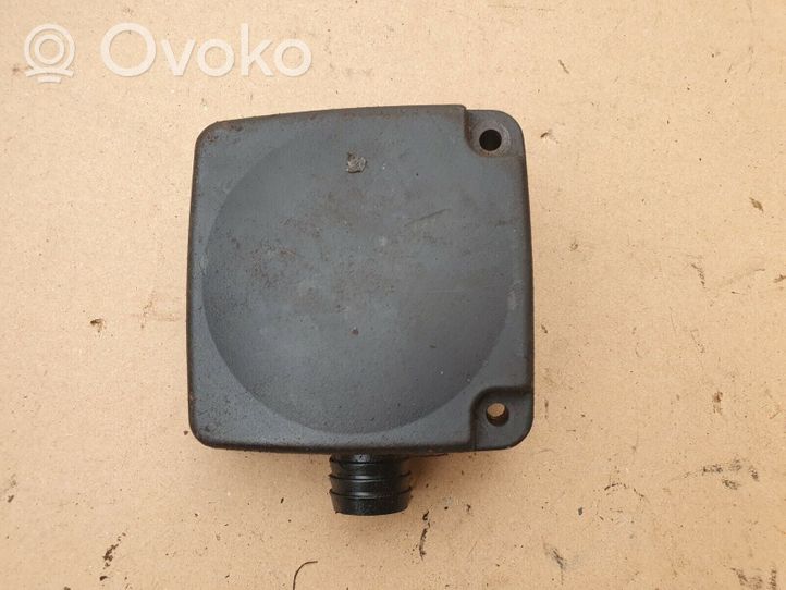 Volkswagen Golf II Odpowietrznik / Separator oleju 037129101D