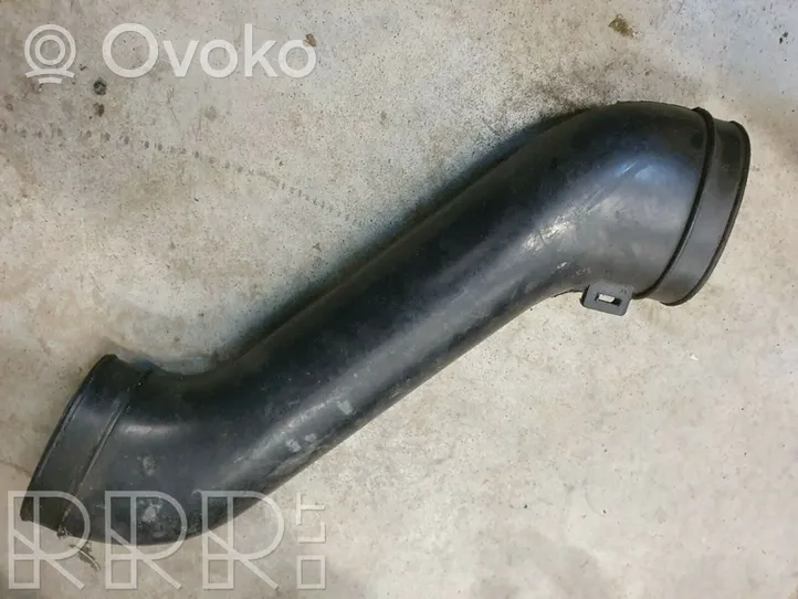 Volkswagen Golf I Część rury dolotu powietrza 067133373