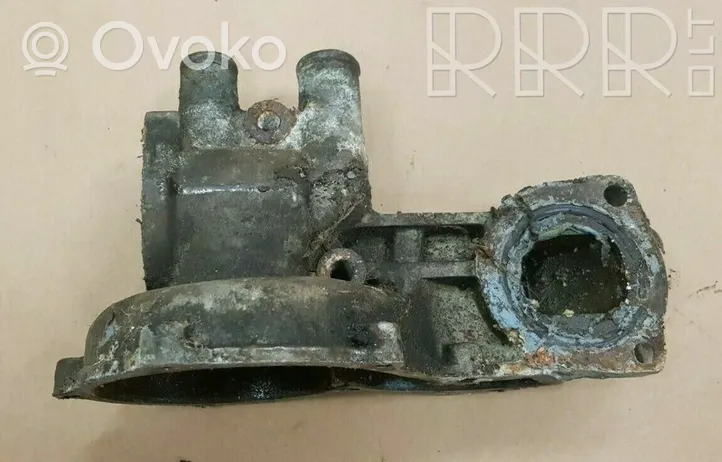 Volkswagen Scirocco Boîtier de thermostat 056121013A