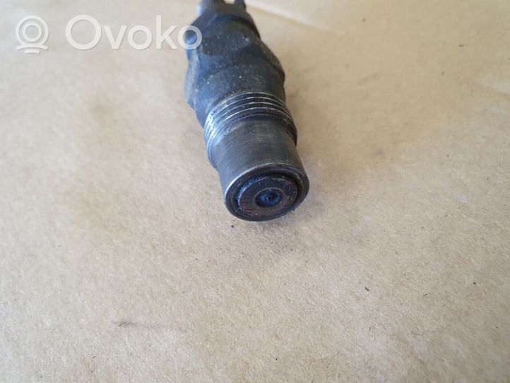 Volkswagen Jetta I Fuel injector 068130201N