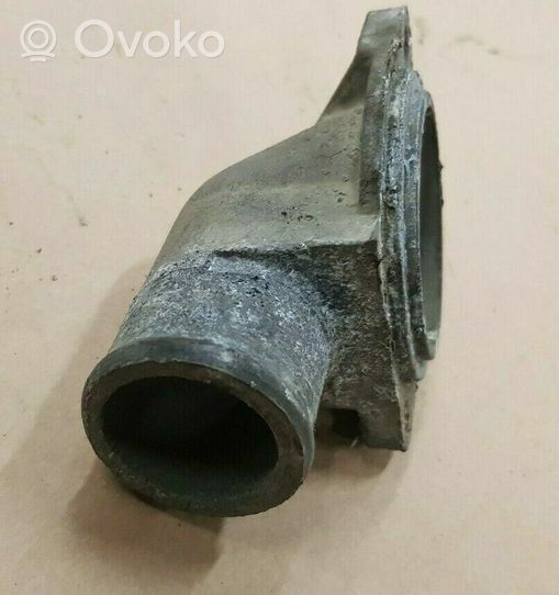 Volkswagen Jetta I Tuyau de liquide de refroidissement moteur 056121121A