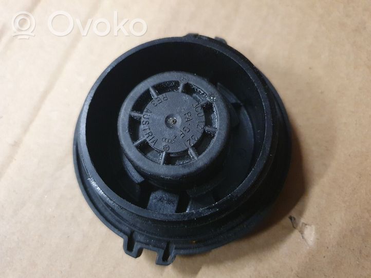 Audi A3 S3 8V Vase d'expansion / bouchon de réservoir de liquide de refroidissement 3C0121321