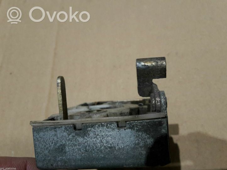 Volkswagen Jetta I Rear door lock 173839016D