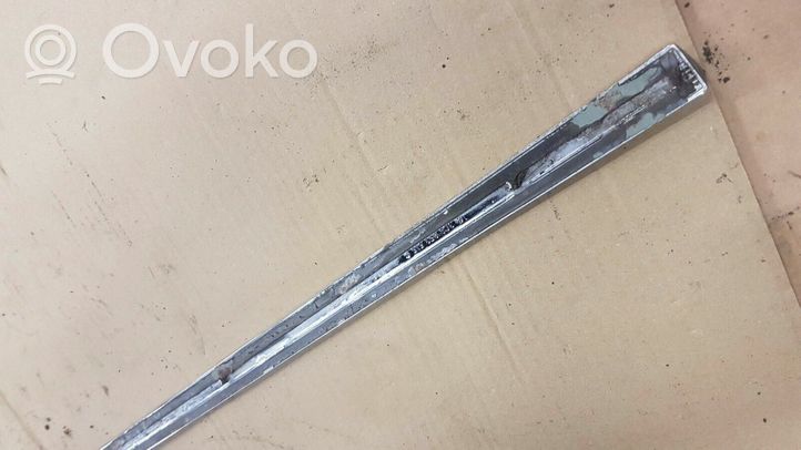 Volkswagen PASSAT B7 Moulure de porte avant 3C0853515C