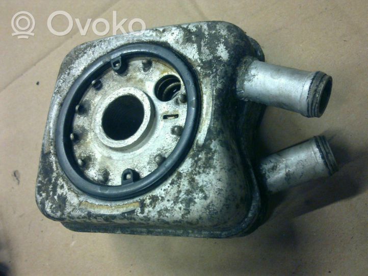 Volkswagen Golf II Eļļas filtra turētājs / dzesētājs 068117021B