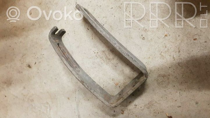 Volkswagen Corrado Staffa di montaggio del compressore dell’A/C 027260917A