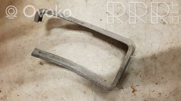 Volkswagen Corrado Staffa di montaggio del compressore dell’A/C 027260917A