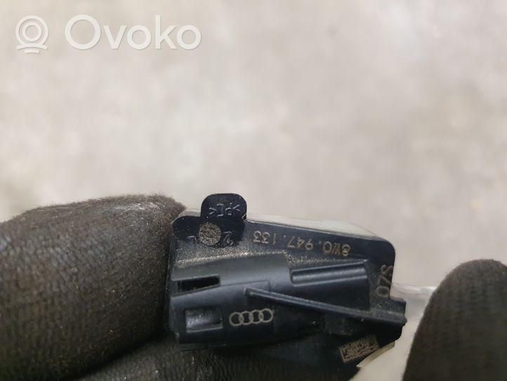 Audi A5 Etuoven ulkokahvan valo (ulko) 8W0947133