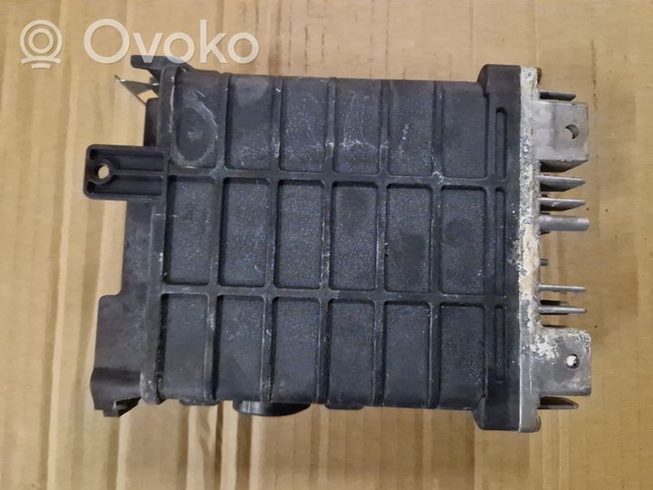 Volkswagen Corrado Calculateur moteur ECU 0261200228