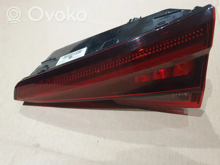 Audi A4 S4 B9 Lampy tylnej klapy bagażnika 8W5945094D