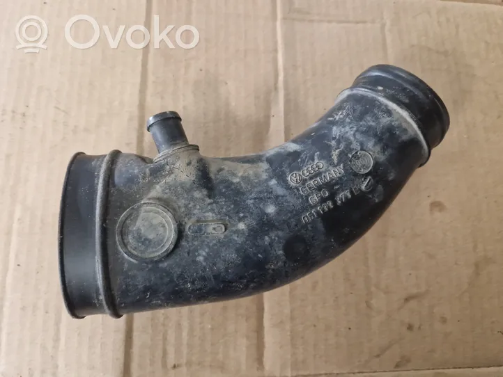 Volkswagen PASSAT B3 Część rury dolotu powietrza 051133373B