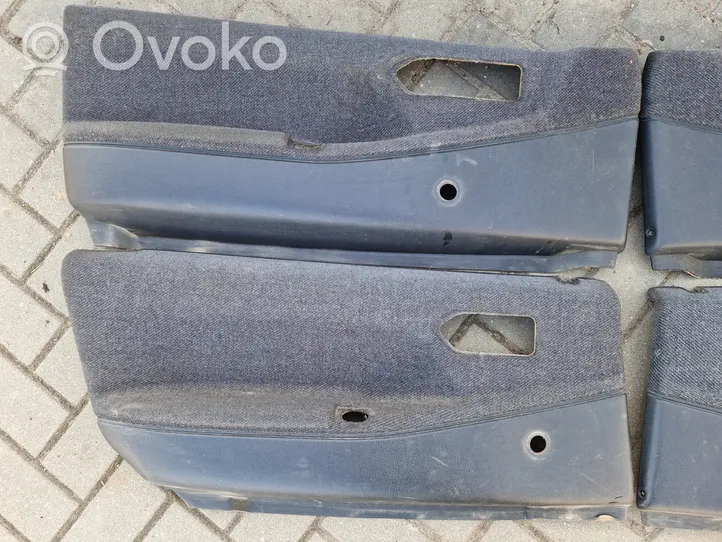 Volkswagen PASSAT B3 Set di rivestimento del pannello della portiera 357867015