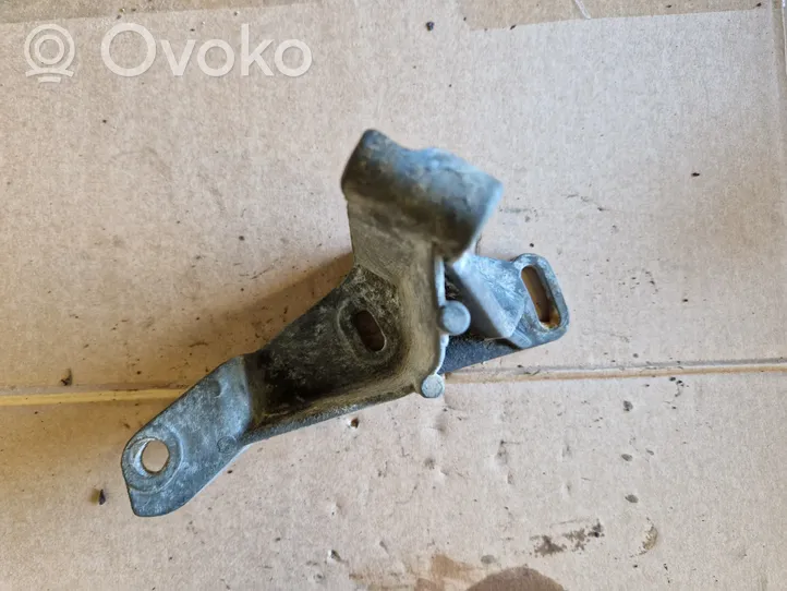 Volkswagen PASSAT B3 Supporto di montaggio della pompa del servosterzo 027145531