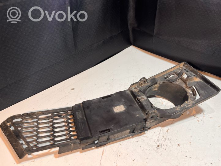 BMW 3 E90 E91 Etupuskurin alempi jäähdytinsäleikkö 51117906497