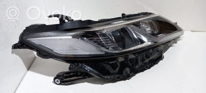 Toyota Camry Lampa przednia 8111033A20