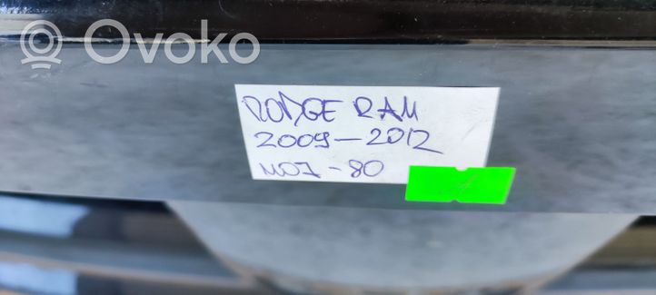 Dodge VAN RAM Etupuskurin ylempi jäähdytinsäleikkö 05182064AA