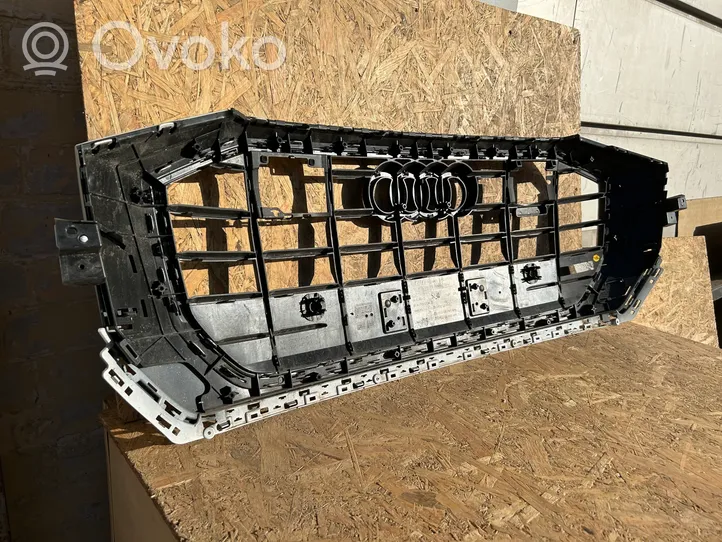 Audi Q8 Maskownica / Grill / Atrapa górna chłodnicy 4M8853651