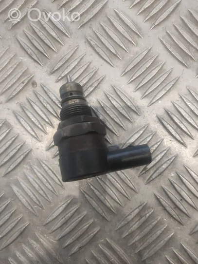 Volkswagen Crafter Sensor de presión de combustible 057130764B