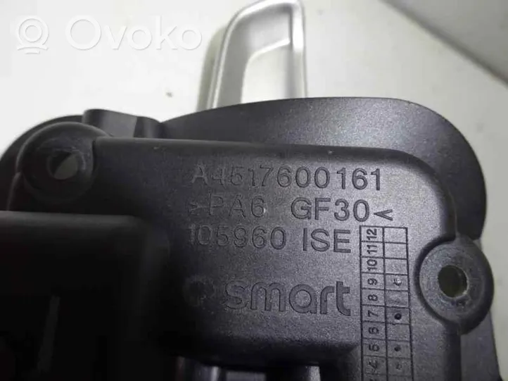 Smart ForTwo II Poignée inférieure de porte avant A4517600161