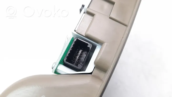 Toyota RAV 4 (XA30) Rivestimento della console di illuminazione installata sul rivestimento del tetto 8126042010