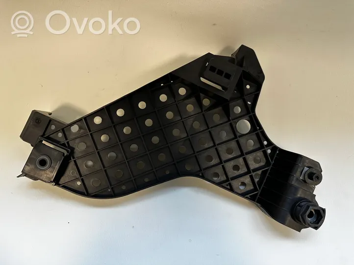 Audi Q3 8U Headlight/headlamp mounting bracket 