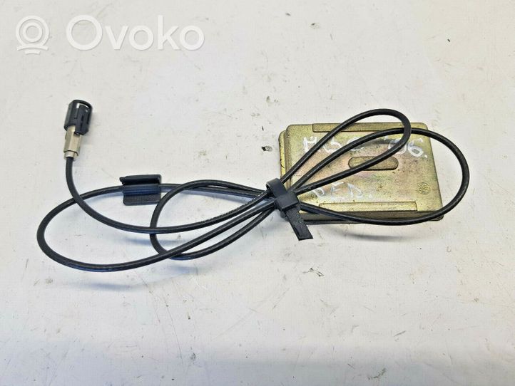 Mercedes-Benz C AMG W203 Aerial antenna amplifier A2038200975