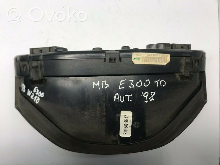 Mercedes-Benz E W210 Tachimetro (quadro strumenti) 2105409647