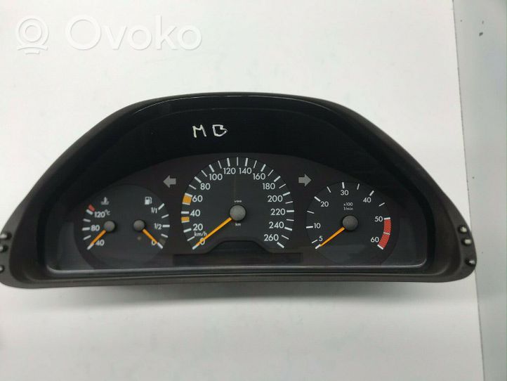 Mercedes-Benz E W210 Compteur de vitesse tableau de bord 2105409647