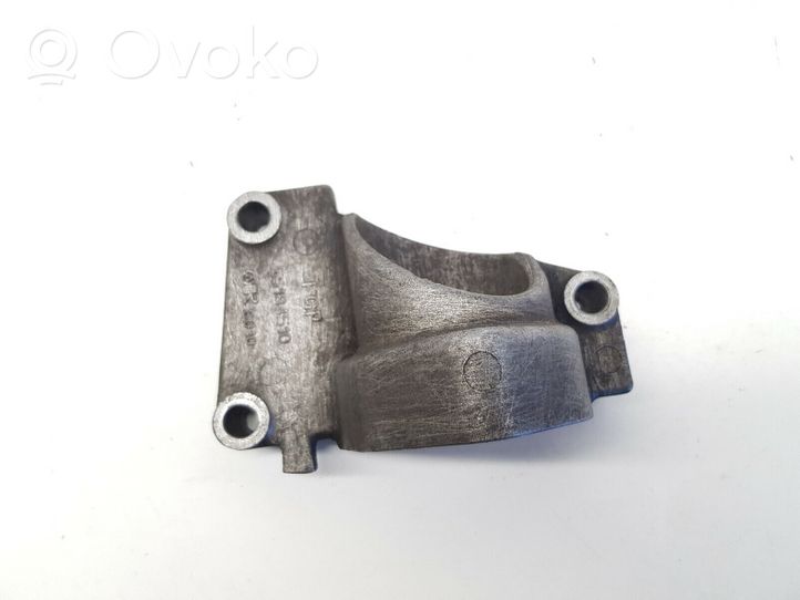 Opel Astra H Wspornik / Mocowanie łożyska podpory wału napędowego 55184510