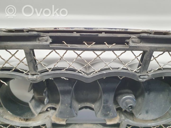 Audi A8 S8 D4 4H Grotelės viršutinės 4H0853651AE