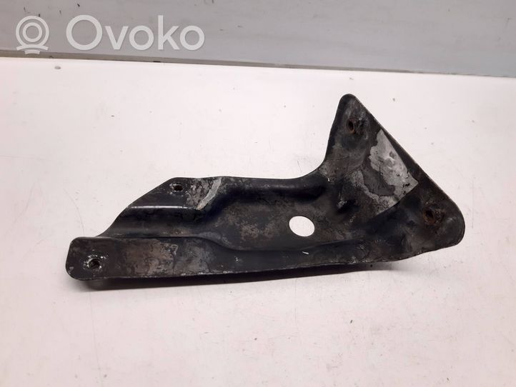 Volkswagen Golf V Supporto di montaggio del parafango 1K6821136